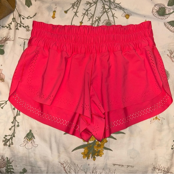 Lululemon Swell Chaser Short (2")
Lip Gloss - Picture 1 of 4